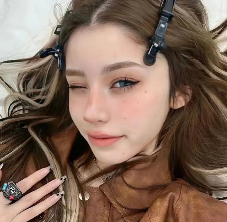 赤裸的美奈子